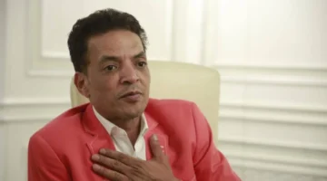 طقس الاتهامات يحيط بطارق الشيخ بعد اتهامه بسرقة لحن أغنية “تاجر السعادة” وفق مصدر مقرب